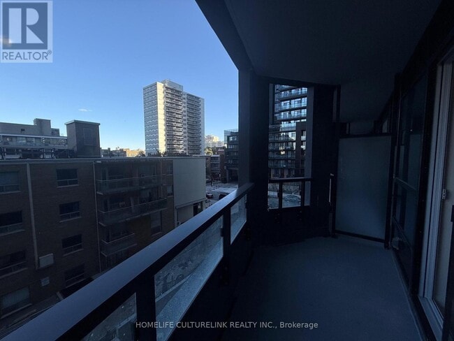 Photo du bâtiment - 110 Broadway Ave
