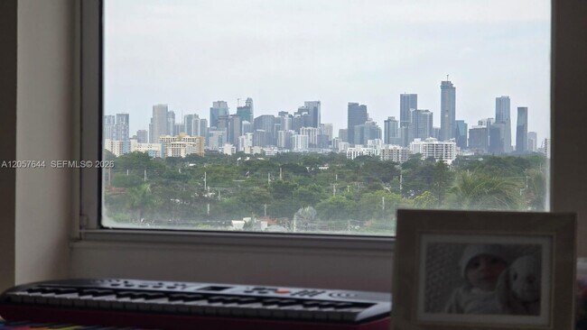 Foto del edificio - 4100 Salzedo St