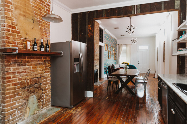 kitchen & dining area - 5466 N Rampart St