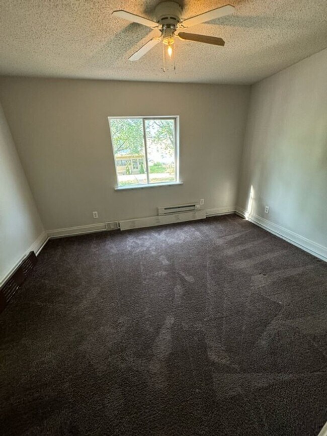 Building Photo - 1916 W Main St