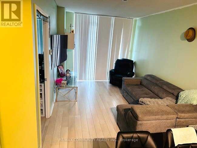 Photo du bâtiment - 5033 Four Springs Ave