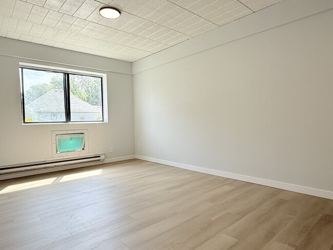 Building Photo - 3503 Sandwich St.