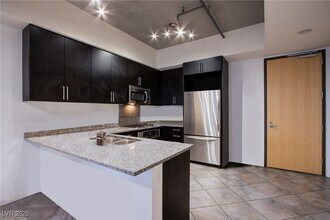 Building Photo - 353 E Bonneville Ave