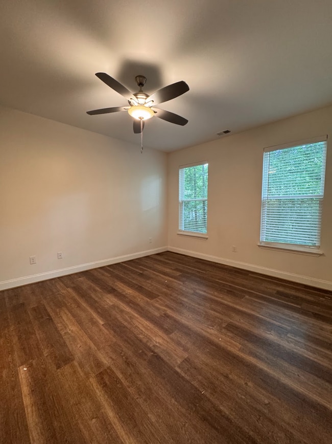 Building Photo - STOP SCROLLING! YOUR NEXT HOME IS HERE!