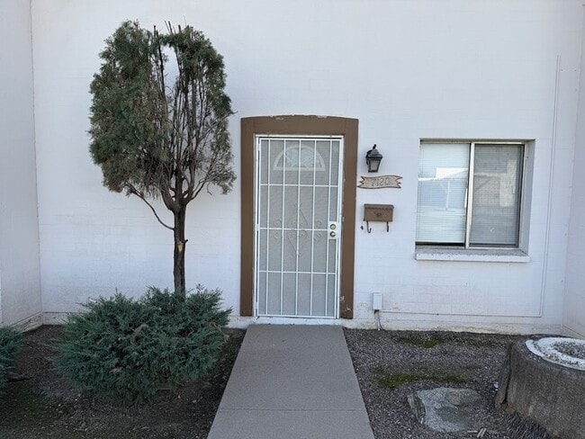 Building Photo - 7120 W Mariposa Dr