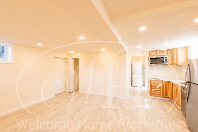 Building Photo - Newly Remodeled 1 Bedroom in a Park-like Setting