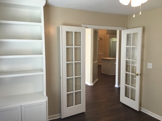 Foto del edificio - 8745 Edgebrook Ct