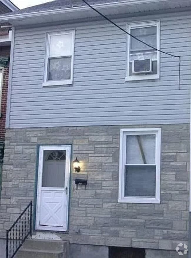 Building Photo - 163 38th St