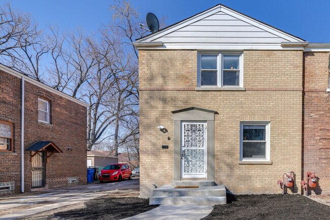 Foto del edificio - 9830 S Yates Ave