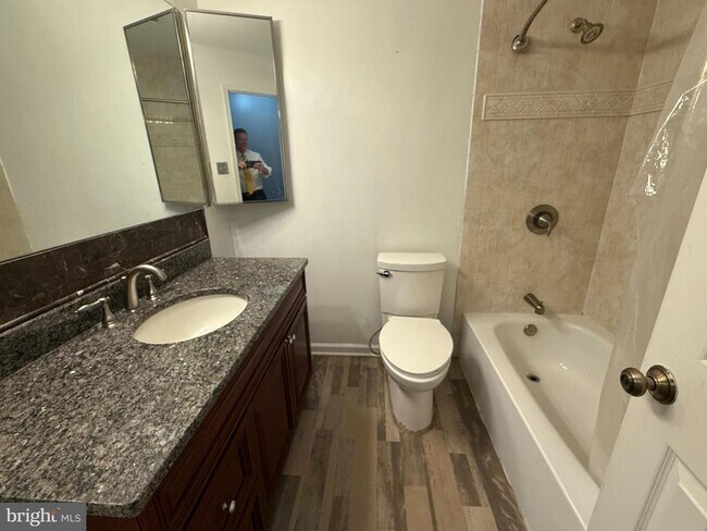 Building Photo - 5555 Neddleton Ave