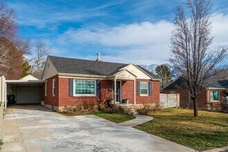 Building Photo - 2843 Lakeview Dr