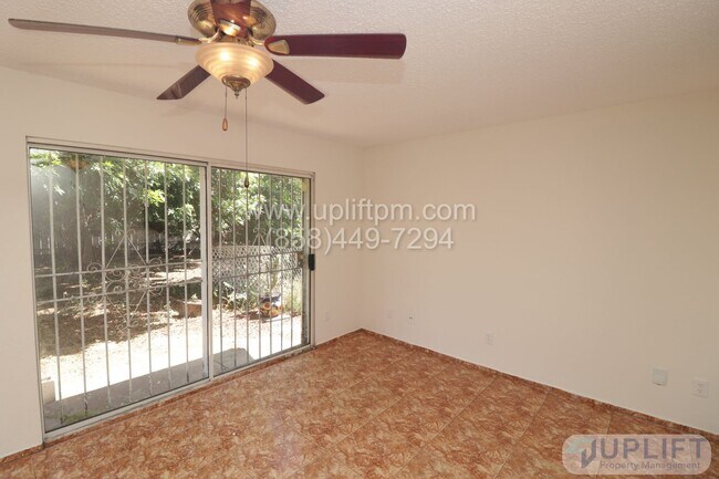 Building Photo - 3-Bedroom, 2-Bathroom w/ Garage + Washer/D...