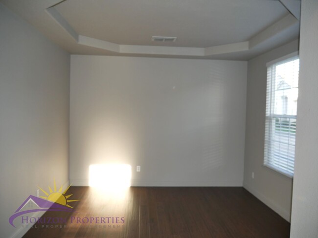 Building Photo - Modern 3 Bed 3 Bath 2,286 sqft. Gold River...