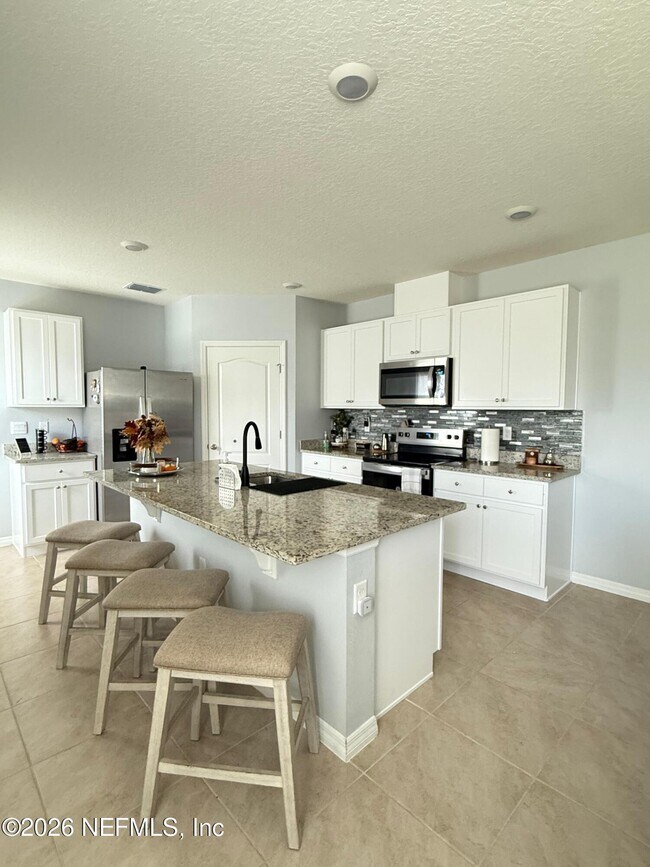 Building Photo - 605 Park Pl Blvd