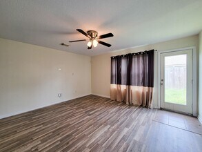 Building Photo - 12835 Regal Oaks Bend Ln
