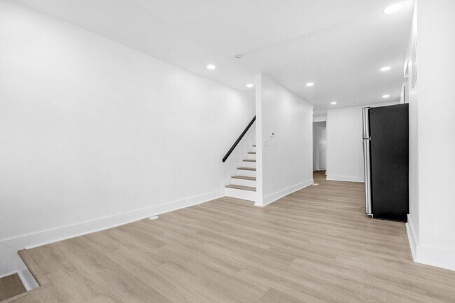 Foto del edificio - GORGEOUS end unit in Baltimore! 3 Bedrooms 3 Bathrooms Plus a Rec Room!