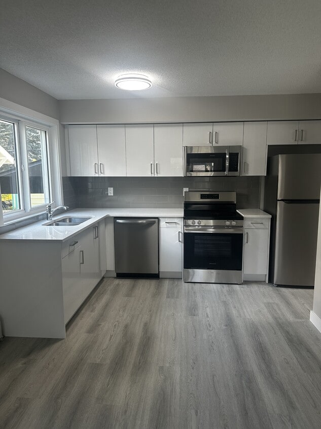 Primary Photo - 9938-88 88 Ave NW