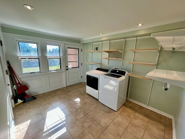 Building Photo - Amazing Home in Tahoma Terrace!