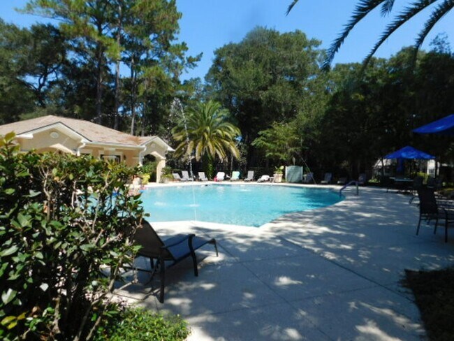 Building Photo - Two Bedroom Townhome In The Preserve