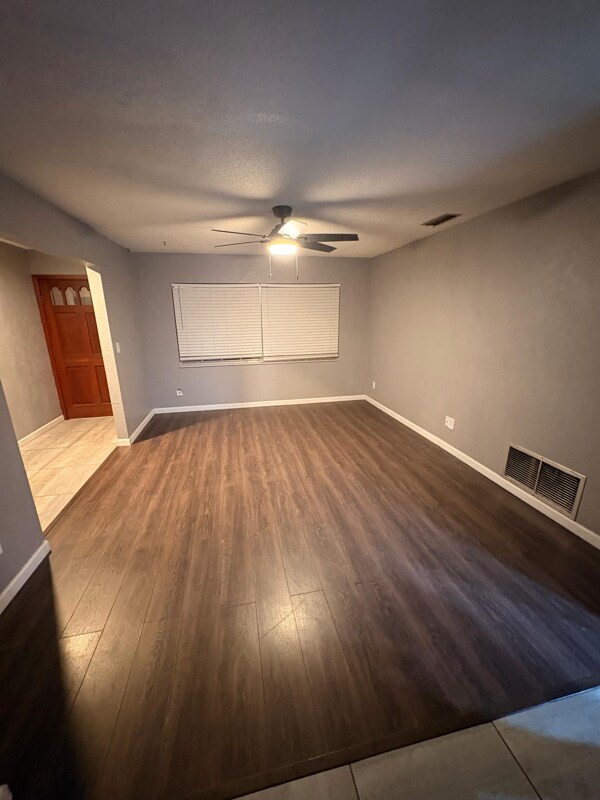 Building Photo - 1317 N Shangri-La Dr