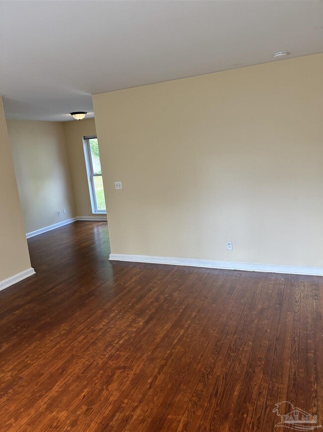 Building Photo - 5095 Crestwood Rd