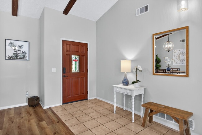 Building Photo - 5 Dorchester Ct