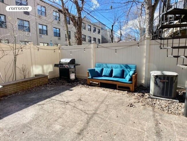 Building Photo - 386 Butler St