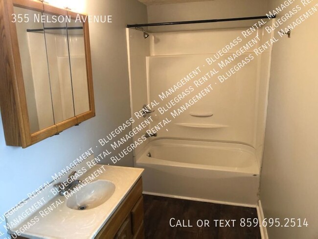 Building Photo - Private Single Family Home - 1bed/1bath