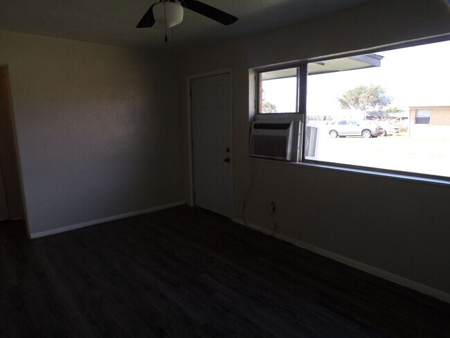 Foto del edificio - 2317 NW Bell Ave