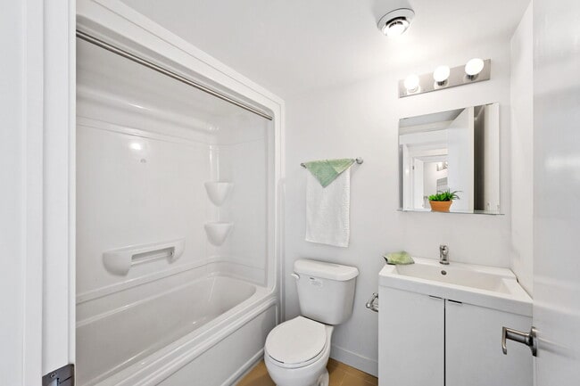 Photo du bâtiment - 1740 Simcoe St N