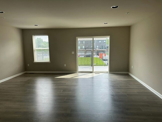 Building Photo - 115 High Pointe Dr
