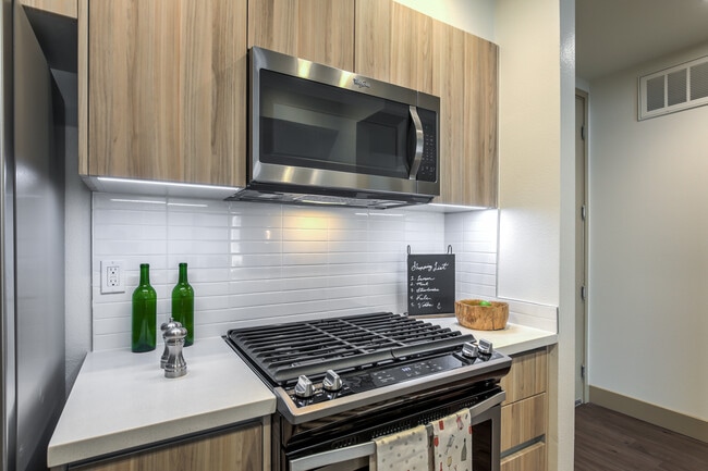 Building Photo - Living at Santa Monica