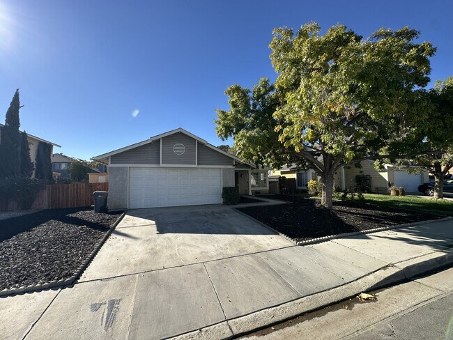 Foto del edificio - 4732 Katrina Pl