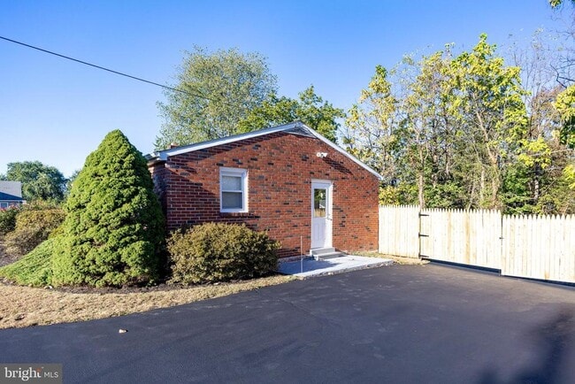 Building Photo - 1569 Swamp Pike
