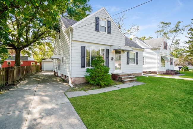 Building Photo - 16 Broadmore Ave