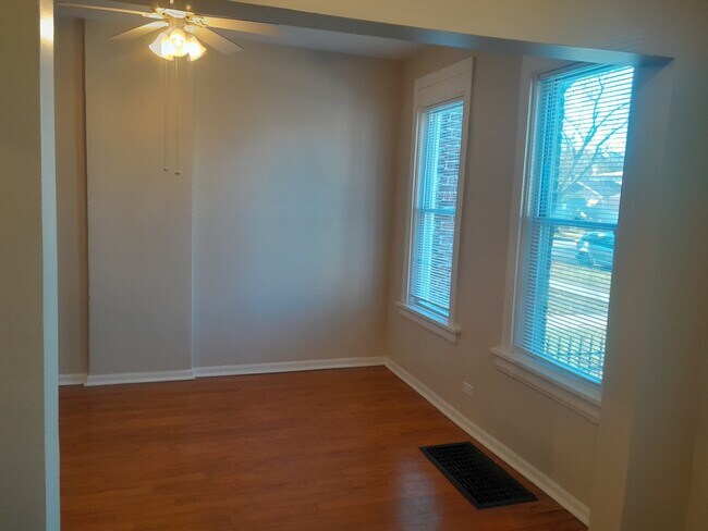 Foto del edificio - 10407 S Corliss Ave