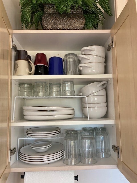 Kitchenware - 13 Cherry Top Trl