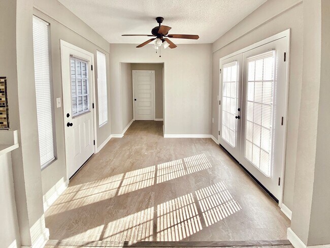 Building Photo - Charming Jenks Home with Vintage Character...