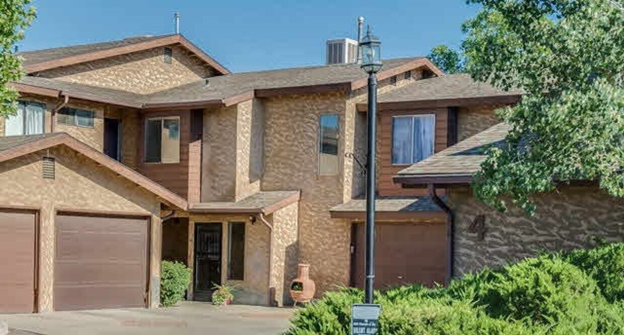 Primary Photo - Cozy 2-Bed, 2-Bath Single-Family Home in G...