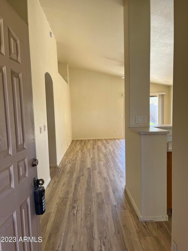 Foto del edificio - 1744 E Robin Ln