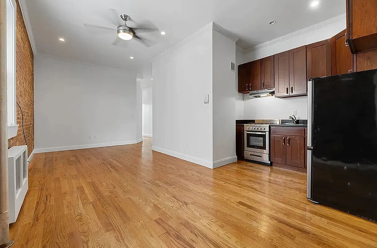 Primary Photo - 61 East 125th Street