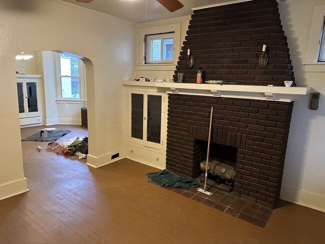 Living room - 422 Hays Ave