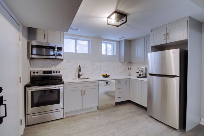 Building Photo - Modern 2 Bedroom Basement Unit– All Utilities & Parking Included – $1,899/month