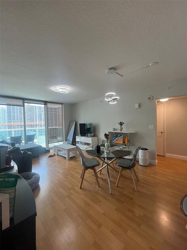 Foto del edificio - 31 Southeast 5th Street Apt #2310, Miami, ...