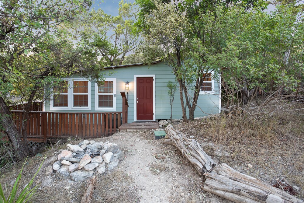 147 Choctaw Trl, Lakehills, TX 78063 House Rental in Lakehills, TX