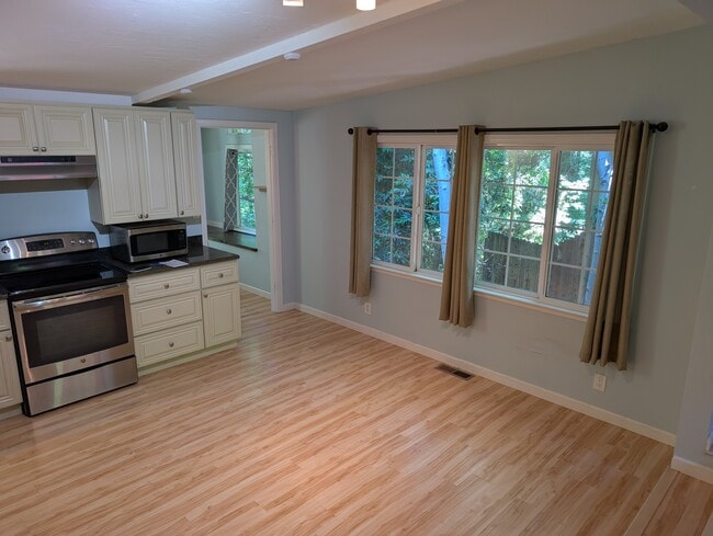 Building Photo - 973 Sharon Ln