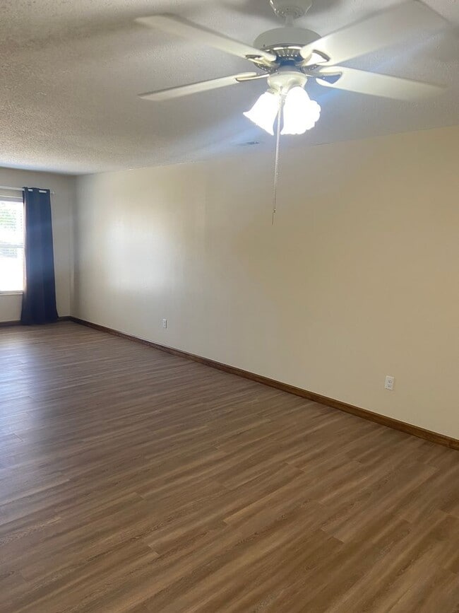 Building Photo - 2 Bed 1 Bath home in Valley Park, MO 63088...