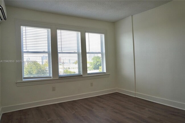 Foto del edificio - 501 SW 6th Ct