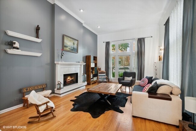 Foto del edificio - 2306 N Greenview Ave
