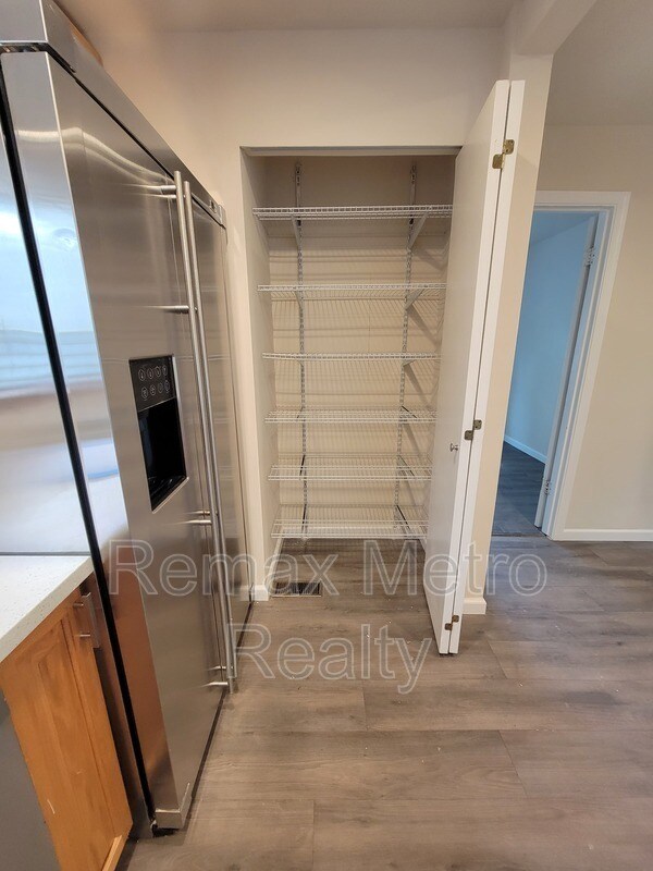 Building Photo - 3007 Humes Pl W